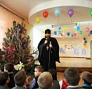 24/12/14/Владыка Никодим поздравил с Рождеством Христовым детей из интерната № 13